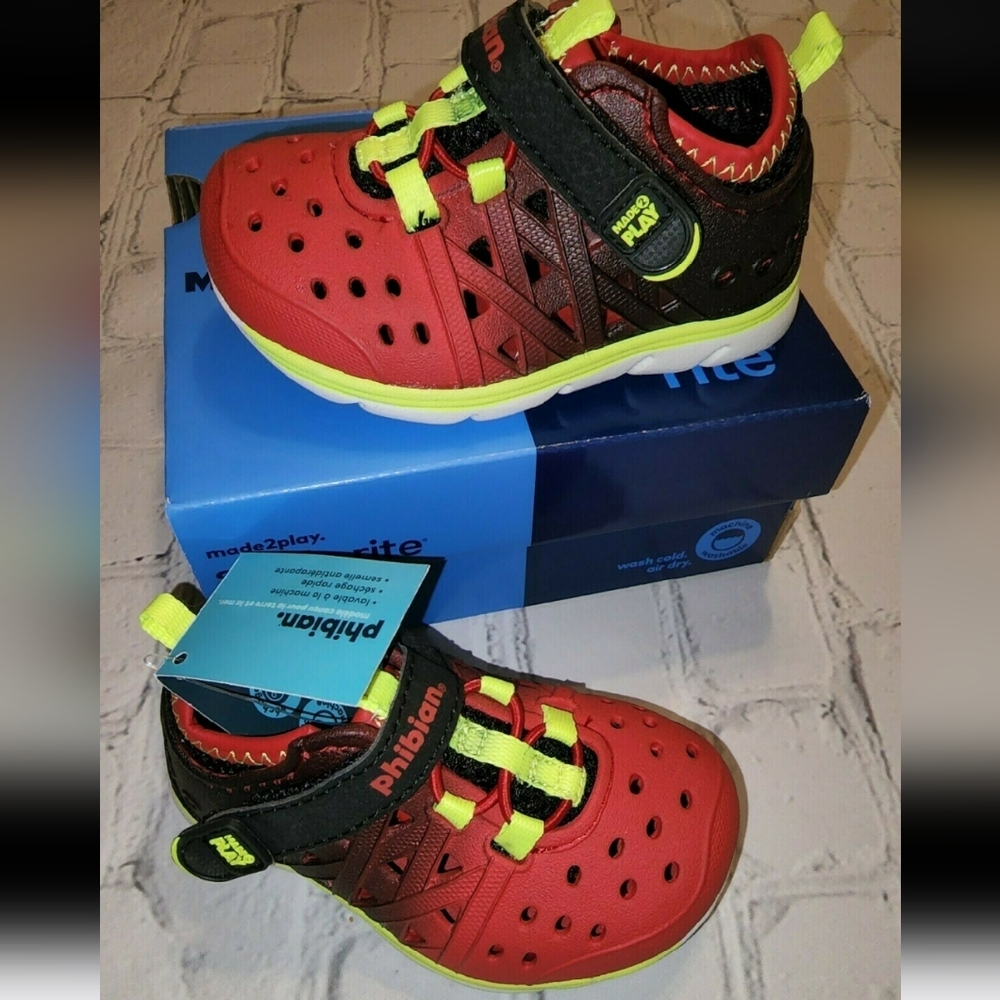 New Size 4 Toddler's Stride Rite Made 2 Play Phibian Water Shoe Red